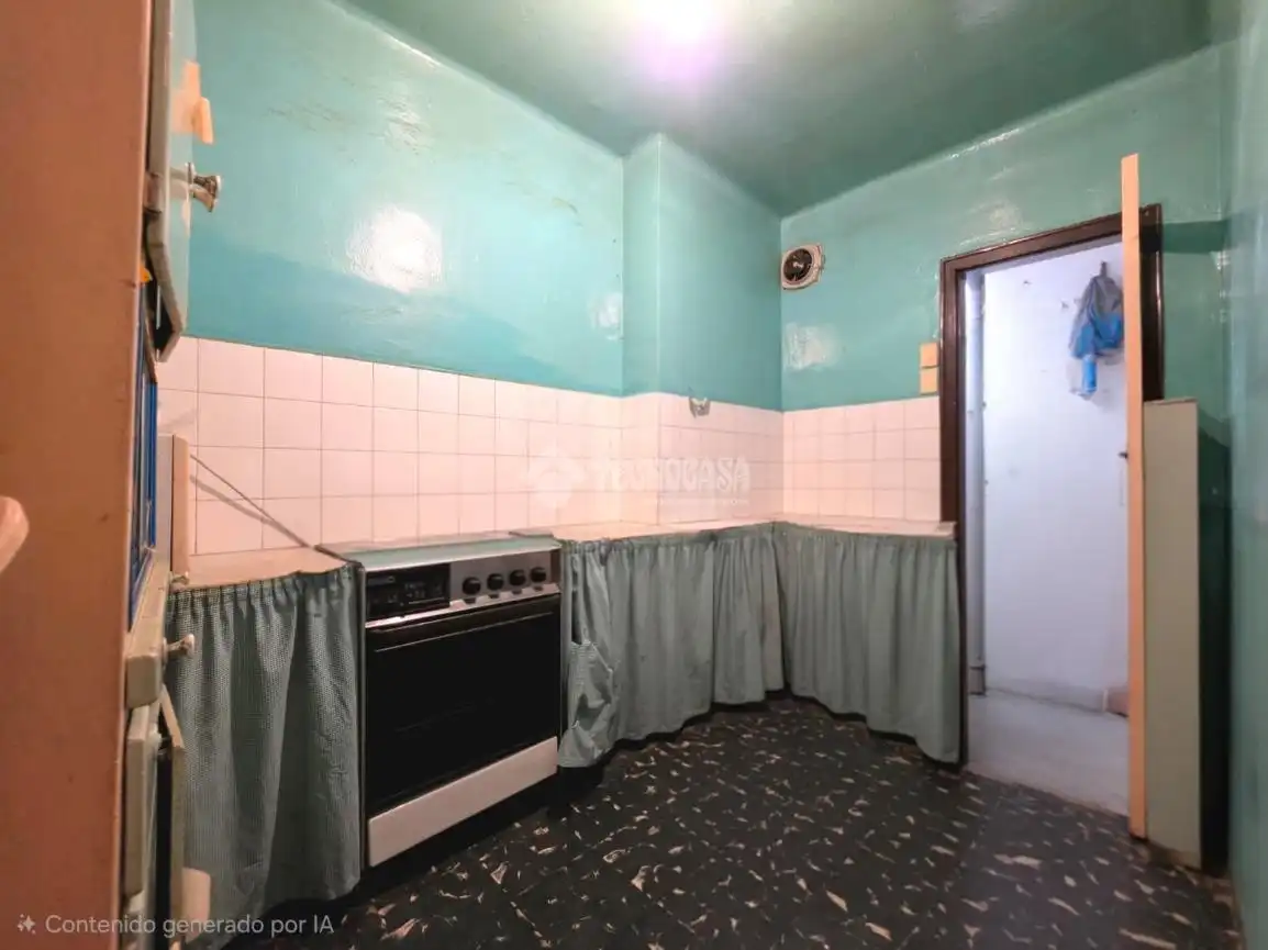 Cocina de Piso en venta en Santa Coloma de Gramenet con Balcón