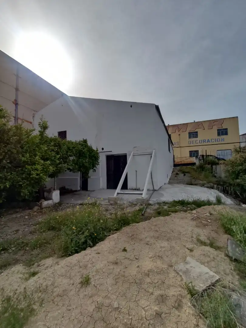 Vista exterior de Nave industrial en venta en Jaén