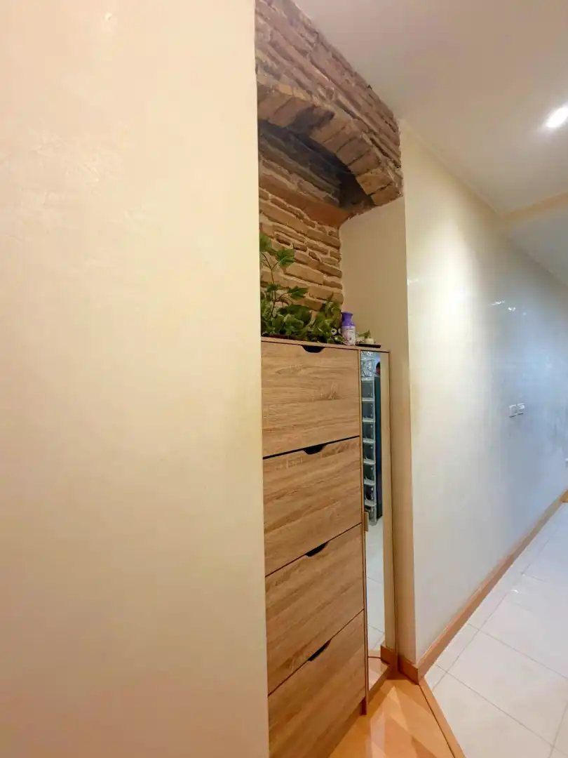 Wohnung zum Verkauf in Barcelona mit Klimaanlage, Parkett und Ofen