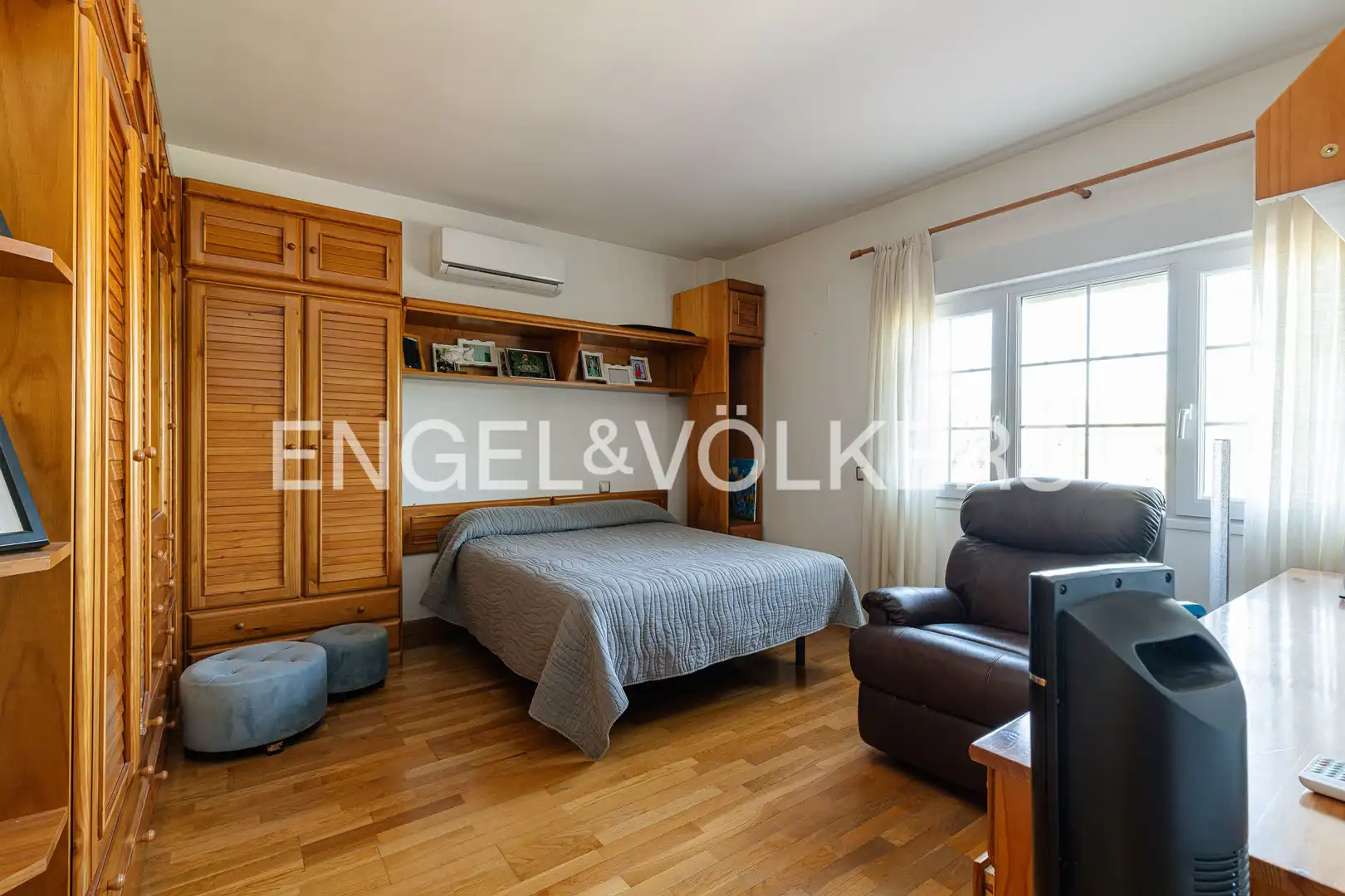Bedroom of Houses for sale in Villaviciosa de Odón  with Air Conditioner, Heating and Private garden