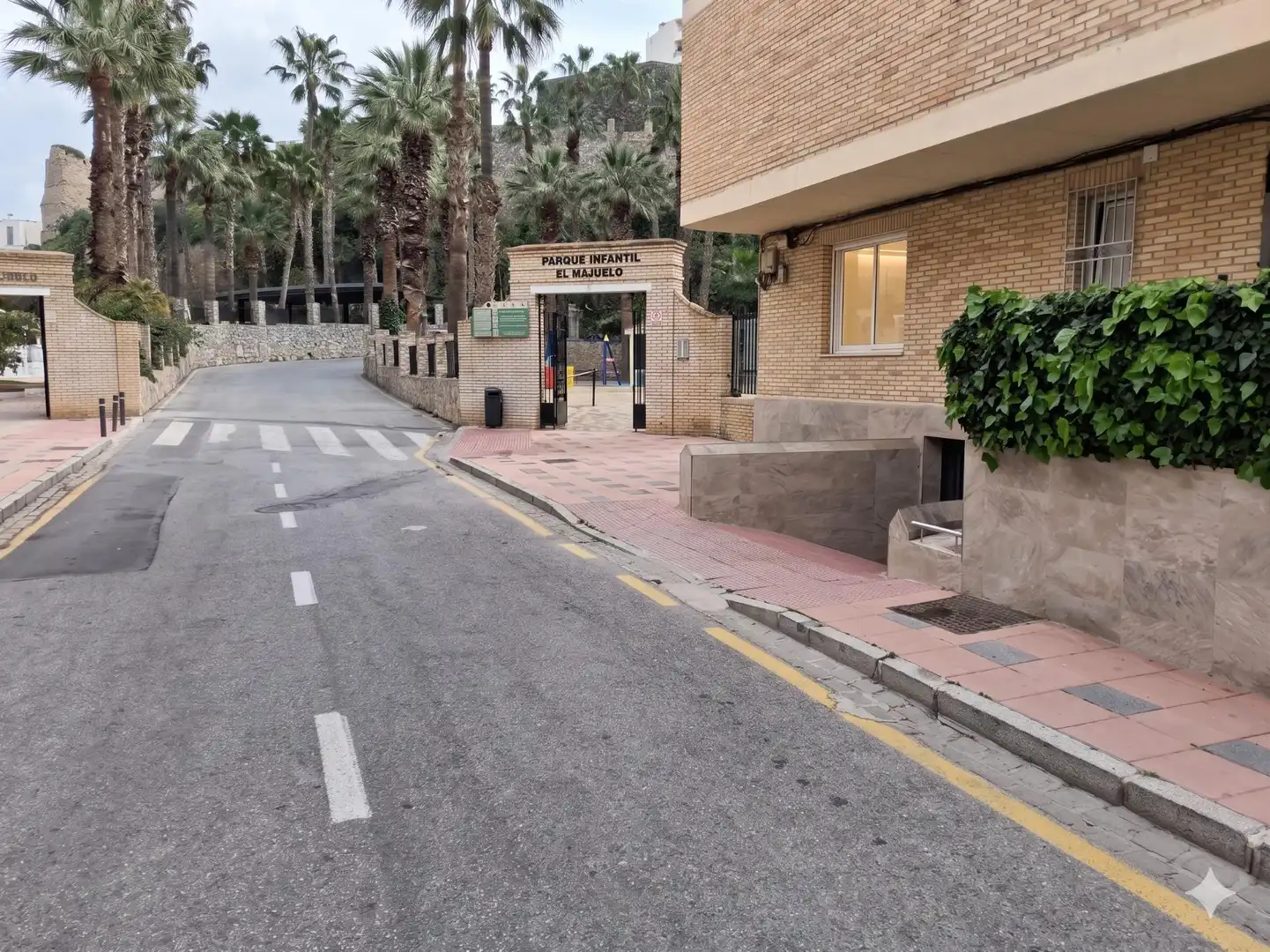 Parking de Piso en venta en Almuñécar con Calefacción, Amueblado y Balcón