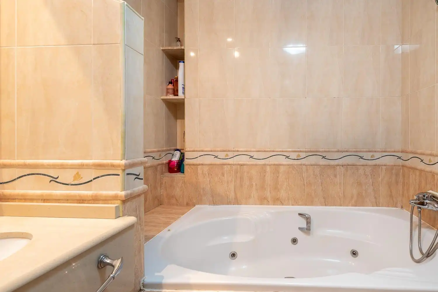 Badezimmer von Wohnung zum Verkauf in Cartagena mit Klimaanlage, Möbliert und Whirlpool