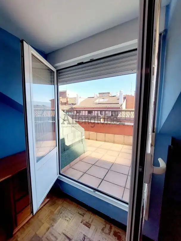 Terrassa de Àtic en venda en Oviedo  amb Calefacció