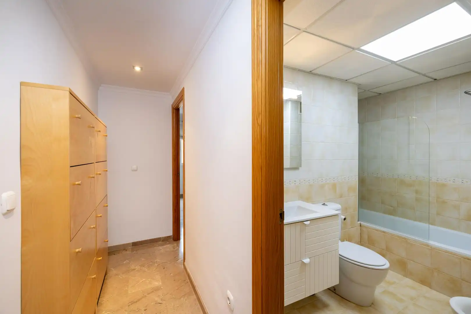 Baño de Apartamento en venta en Granada con Calefacción, Jardín privado y Piscina comunitaria