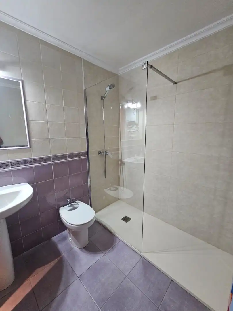Baño de Planta baja de alquiler en Santa Pola con Aire acondicionado, Calefacción y Amueblado