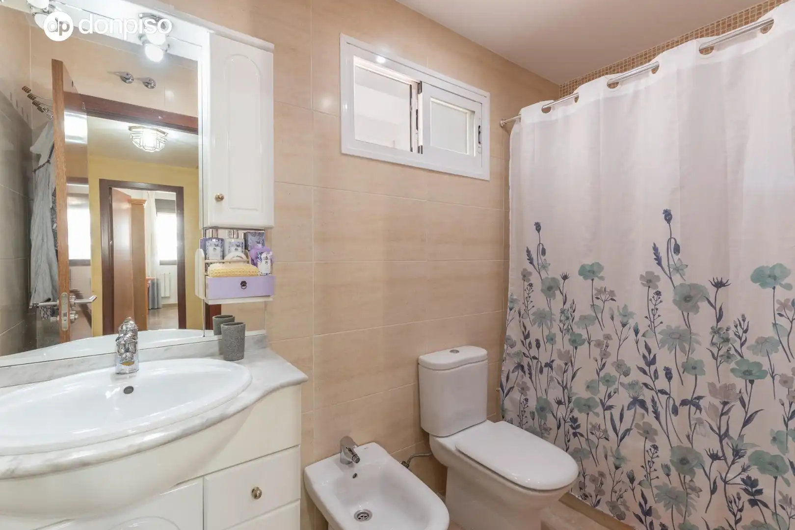 Badezimmer von Einfamilien-Reihenhaus zum Verkauf in Armilla mit Heizung