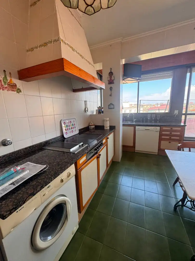 Küche von Wohnung zum Verkauf in Santander mit Heizung, Terrasse und Abstellraum