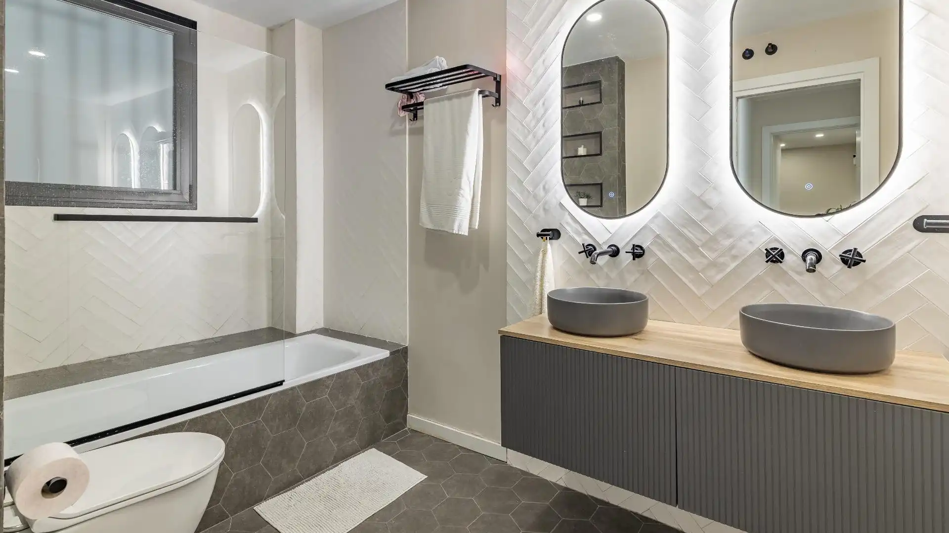Bathroom of Flat for sale in  Valencia Capital  with Air Conditioner and Storage room