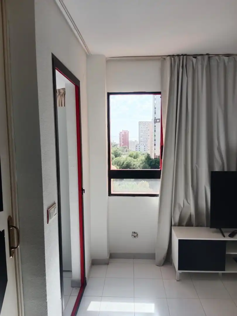 Dormitori de Apartament en venda en Benidorm amb Aire condicionat, Jardí privat i Terrassa
