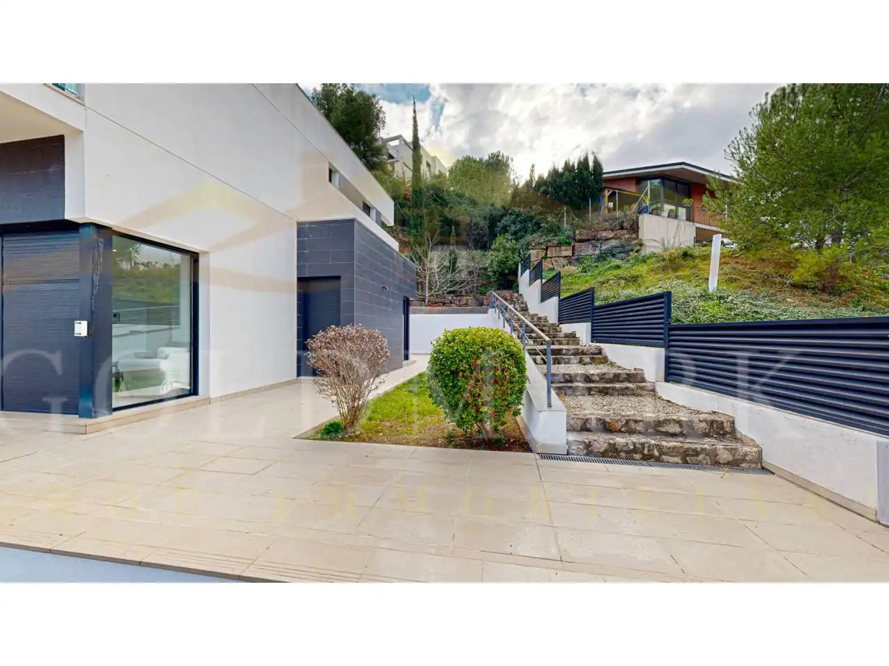 Vista exterior de Casa o xalet en venda en Corbera de Llobregat amb Aire condicionat, Calefacció i Jardí privat