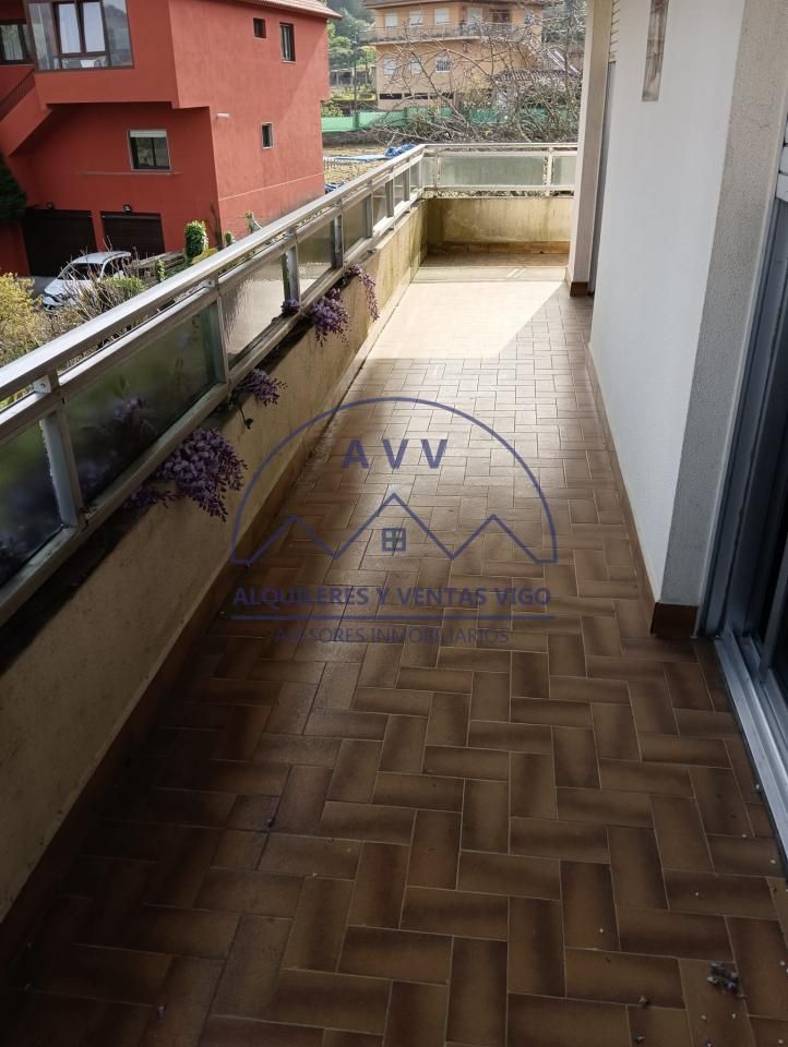 Terrassa de Casa adosada en venda en Vigo  amb Calefacció, Jardí privat i Parquet