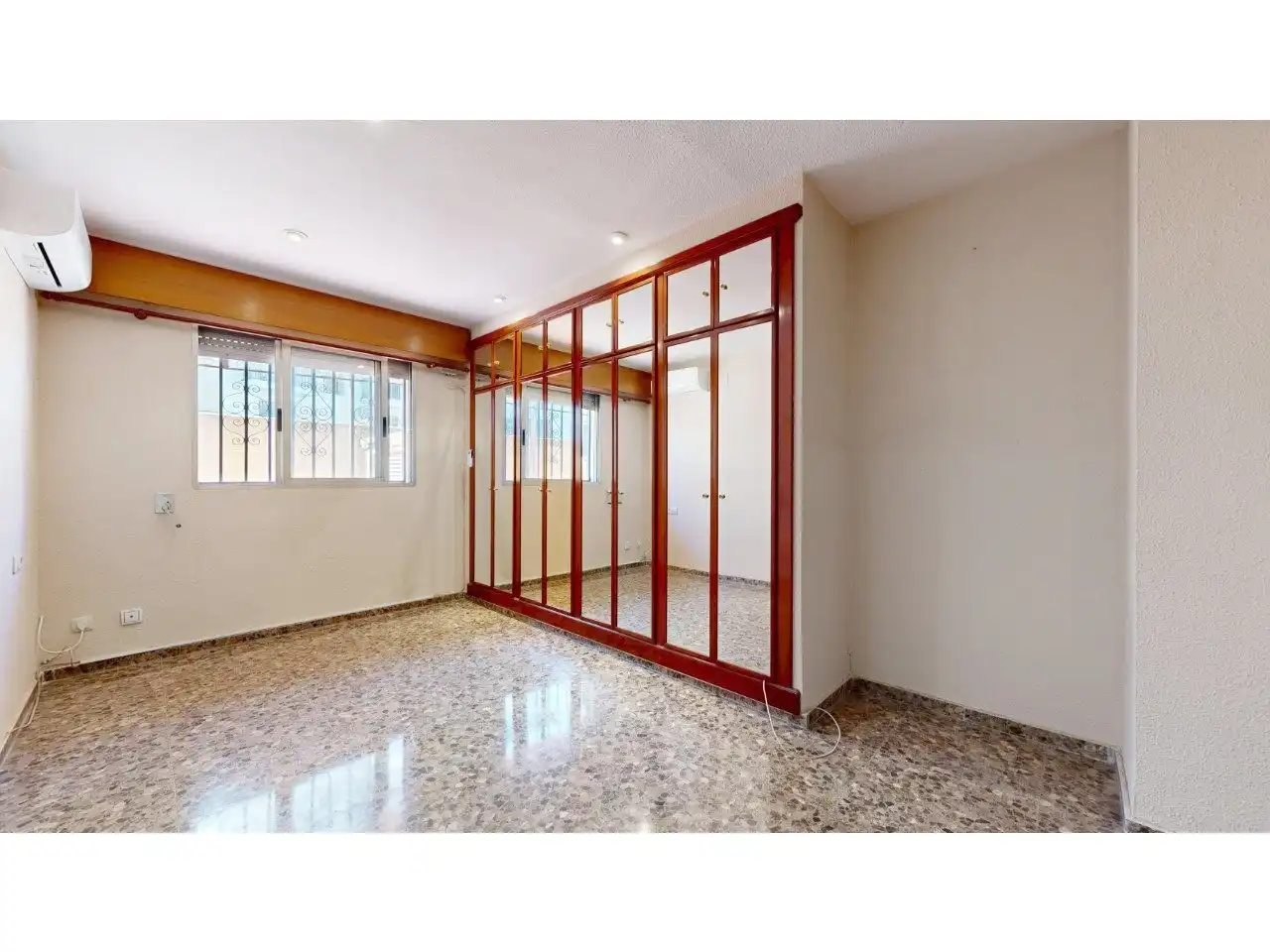 Habitación de Piso en venta en Valencia con Aire acondicionado, Calefacción y Jardín privado