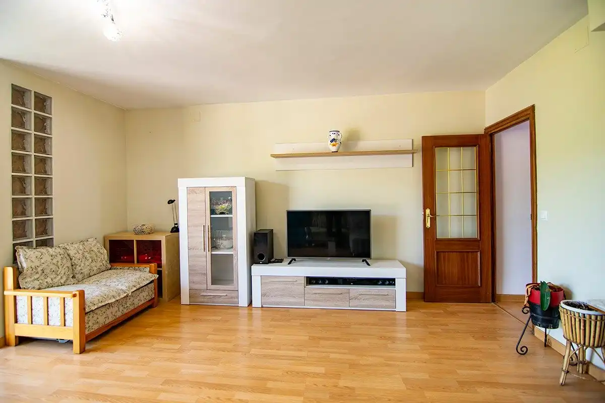 Living room of Flat for rent in Madrid  with Air Conditioner, Heating and Parquet flooring