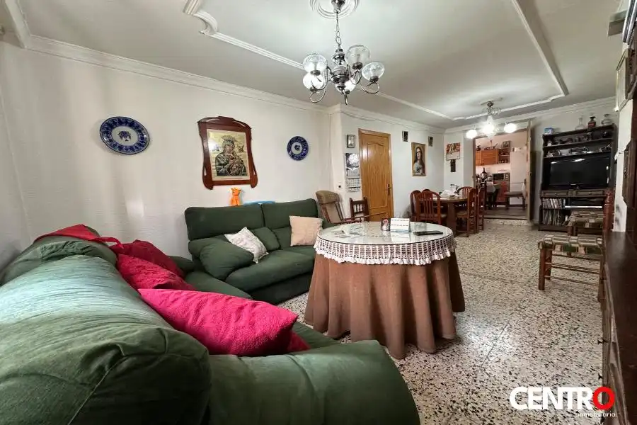 Sala d'estar de Casa o xalet en venda en Guadahortuna amb Jardí privat