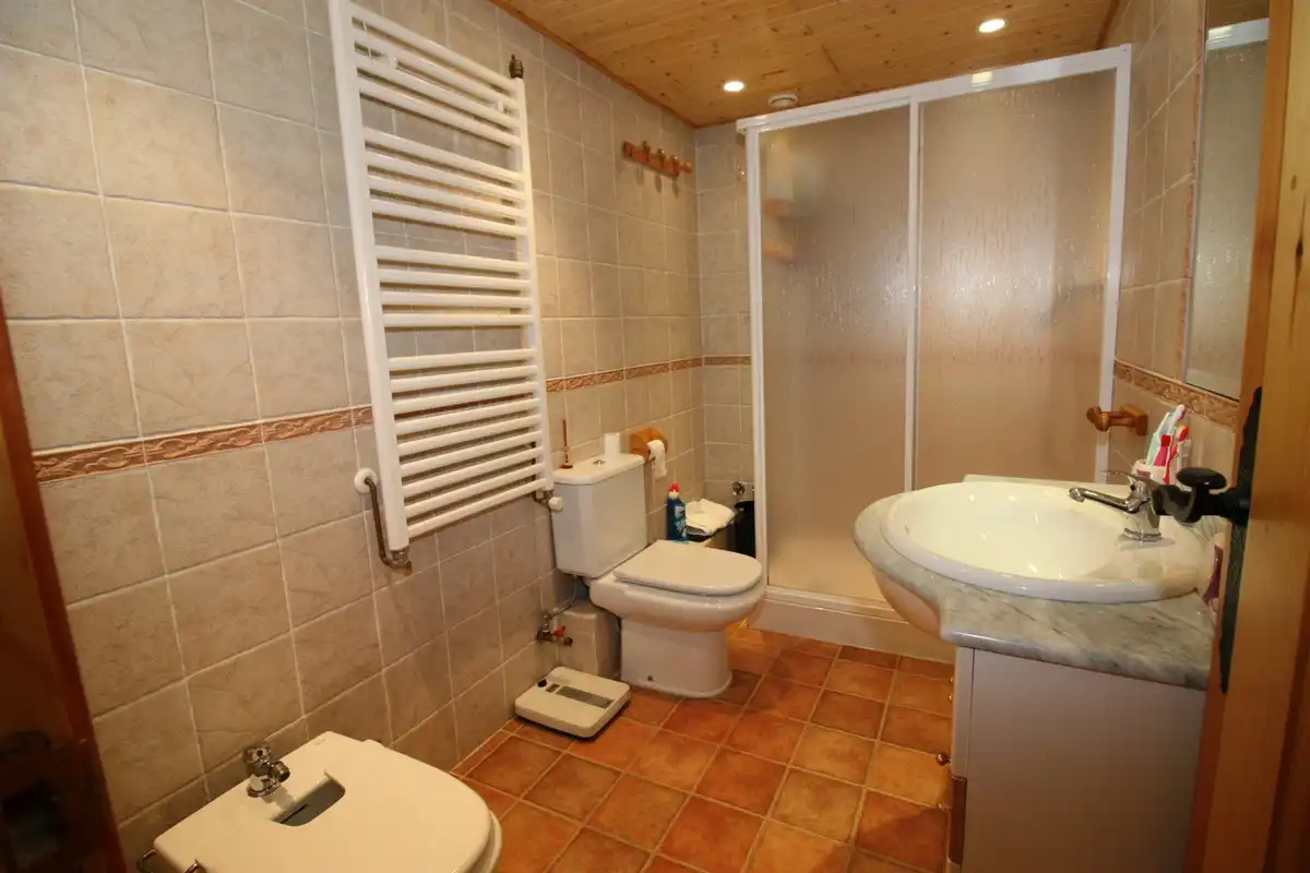 Baño de Casa o chalet en venta en Arenas de San Pedro con Calefacción, Parquet y Amueblado