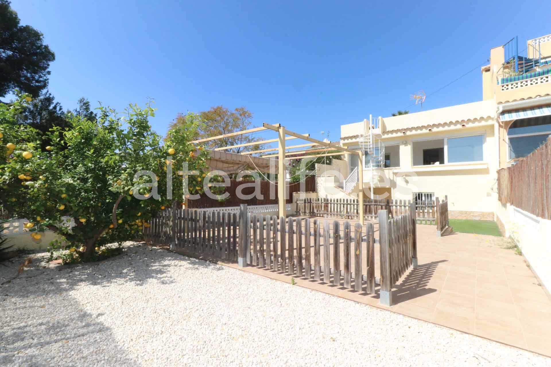 Vista exterior de Casa o xalet en venda en La Nucia amb Aire condicionat, Terrassa i Traster