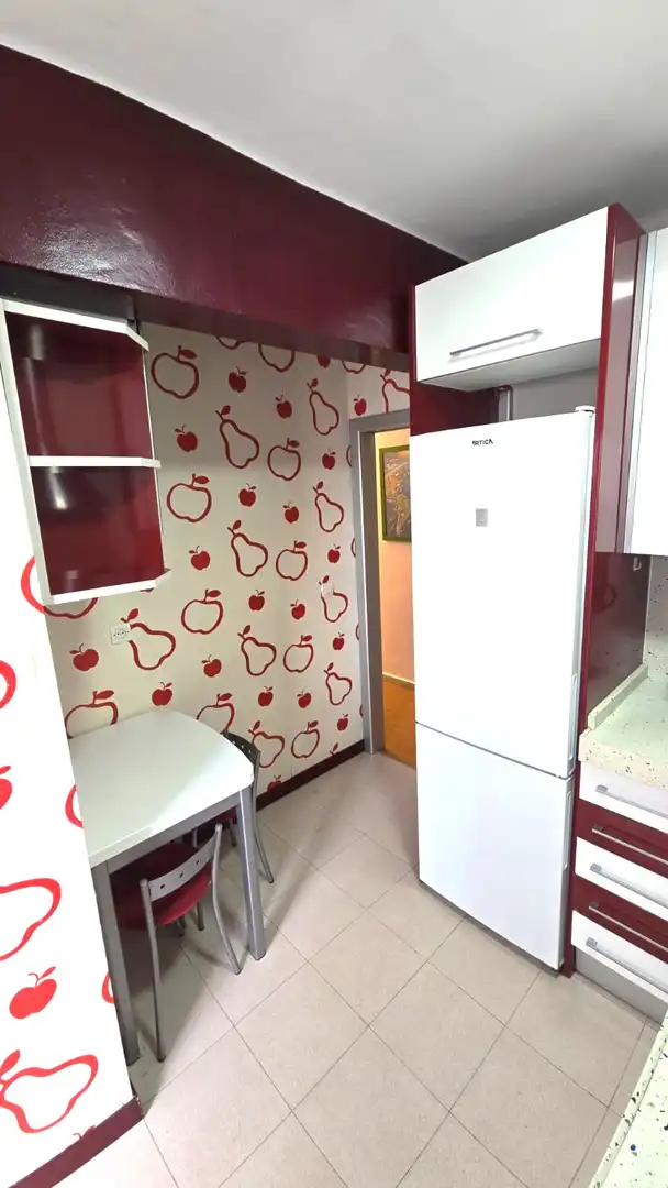 Cuina de Apartament de lloguer en Cáceres amb Aire condicionat, Calefacció i Moblat