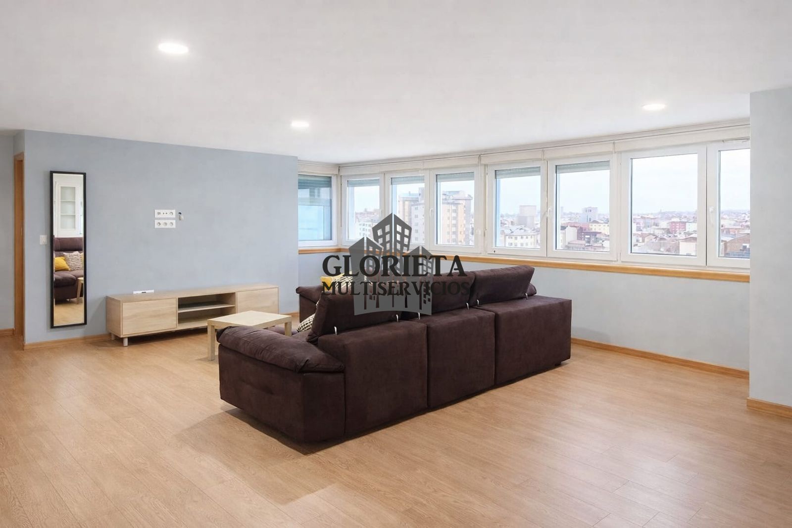 Sala d'estar de Pis en venda en Vigo  amb Calefacció, Forn i Microones