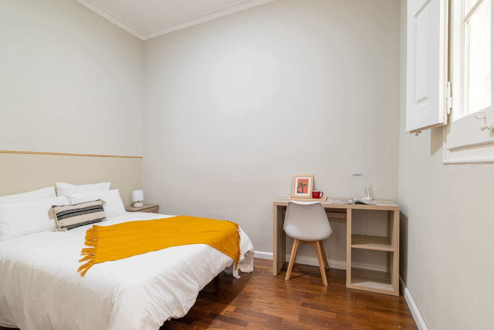 Bedroom of Flat to share in  Barcelona Capital  with Air Conditioner, Heating and Terrace
