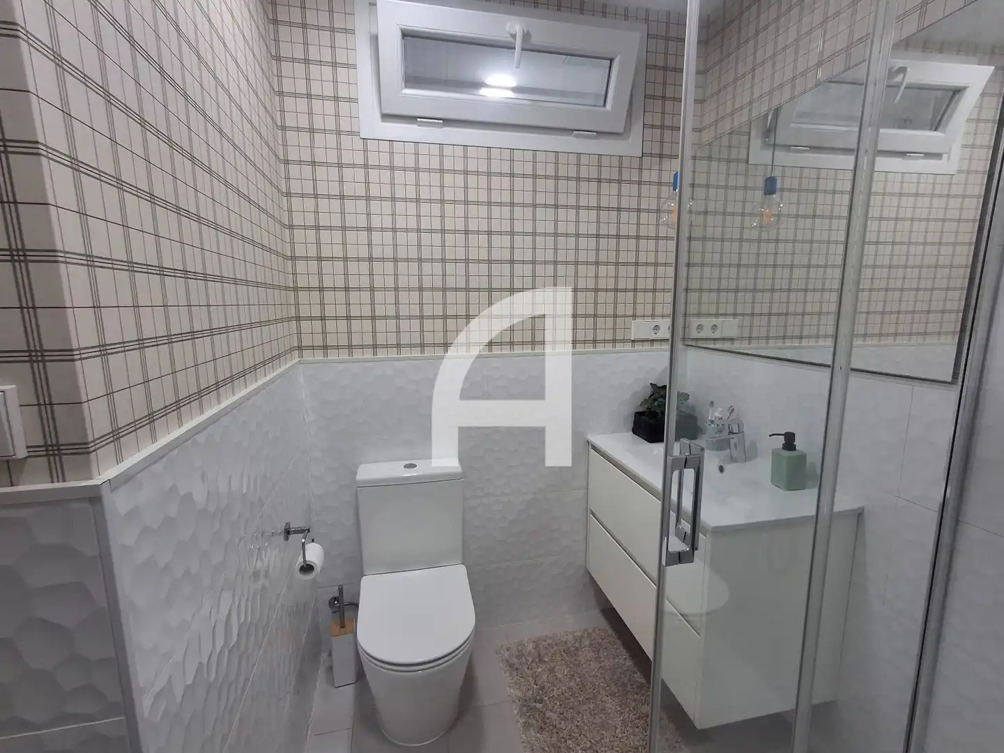 Bathroom of Flat for sale in Vigo   with Heating and Furnished