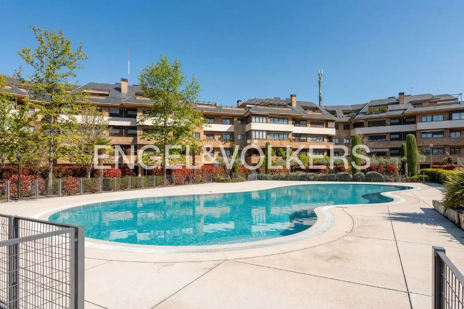 Vista exterior de Ático en venta en Majadahonda con Aire acondicionado, Calefacción y Parquet
