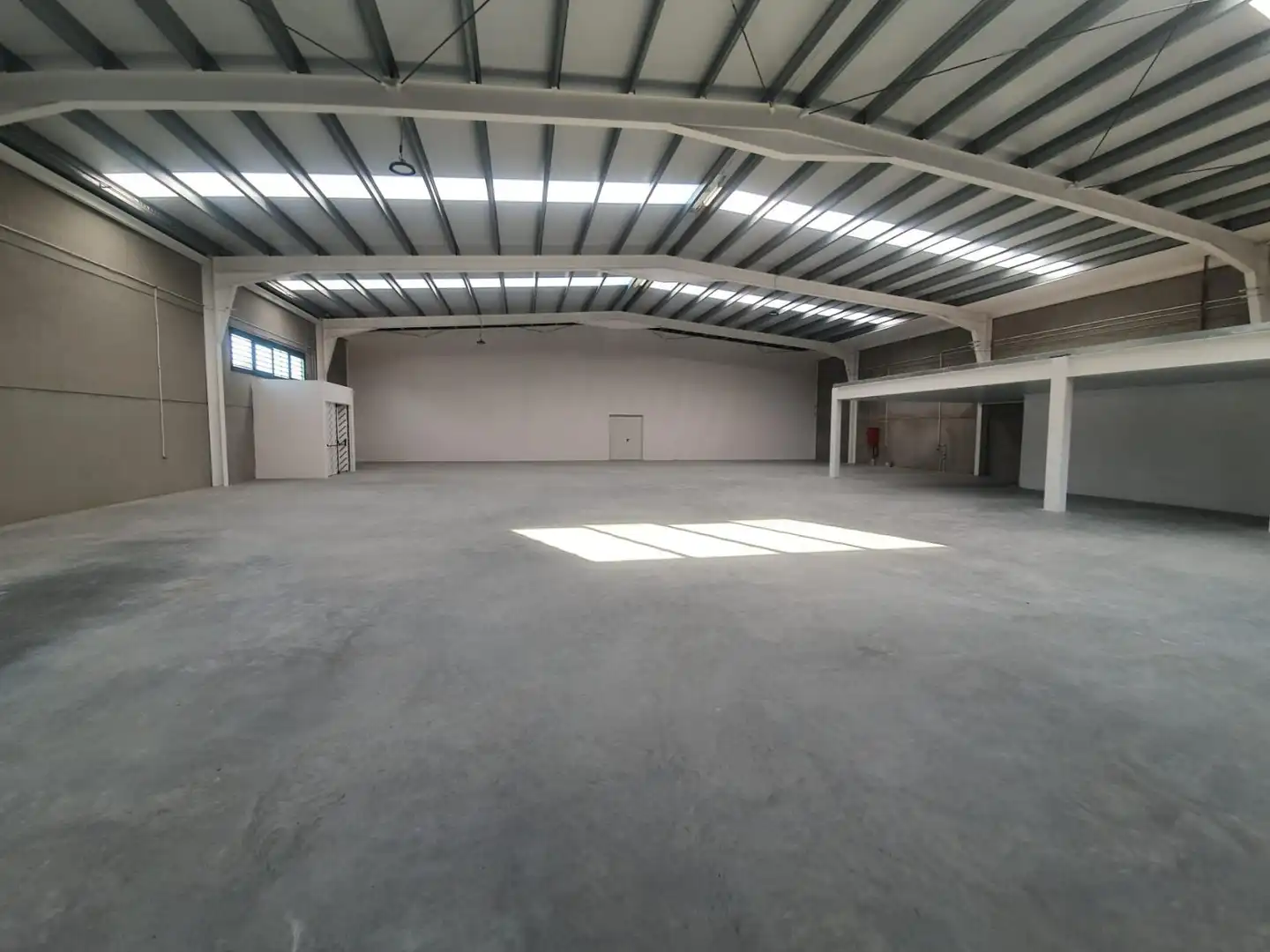 Fabrikhallen zur Miete in Los Palacios y Villafranca