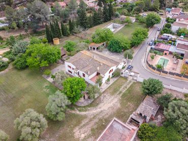 Casa con balcón en venta en Calle de Circumval·lació