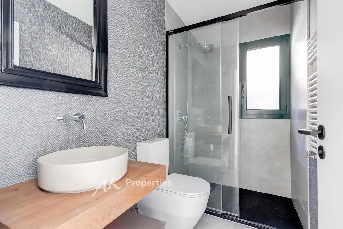Badezimmer von Haus oder Chalet zur Miete in Castelldefels mit Klimaanlage, Privatgarten und Terrasse