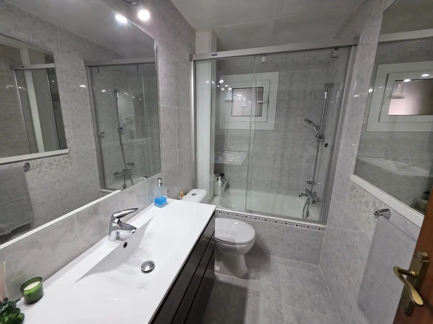Badezimmer von Wohnung zum Verkauf in Cornellà de Llobregat mit Klimaanlage, Heizung und Möbliert