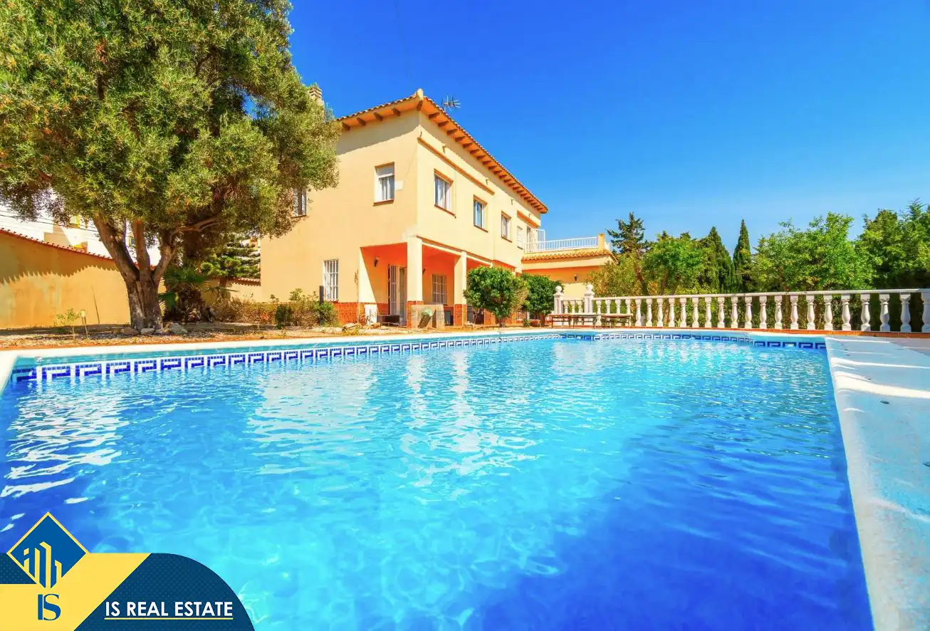 Chalet con terraza en venta en La Mata