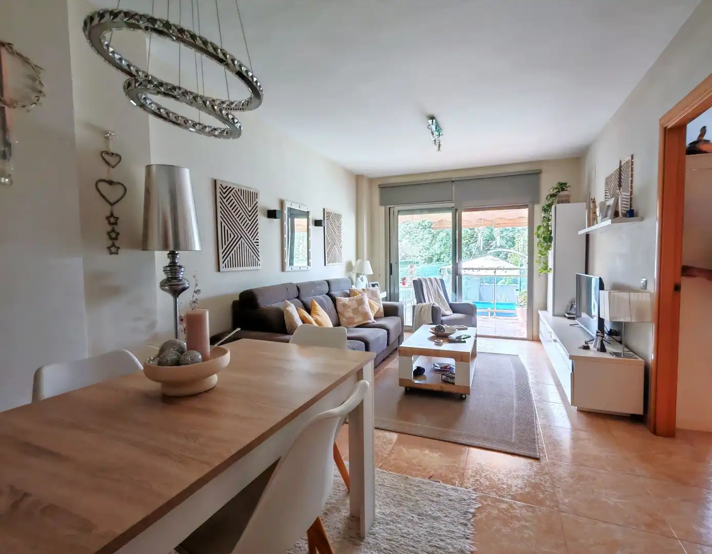 Sala de estar de Casa adosada en venta en El Vendrell con Aire acondicionado, Calefacción y Jardín privado