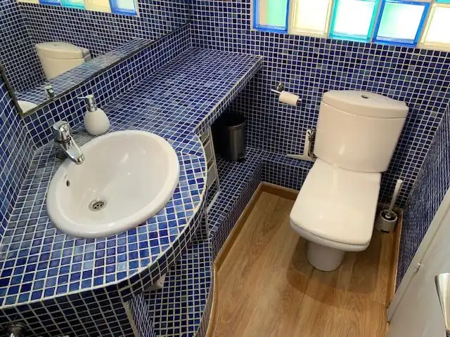 Bathroom of Attic for rent in L'Hospitalet de Llobregat  with Air Conditioner, Heating and Parquet flooring