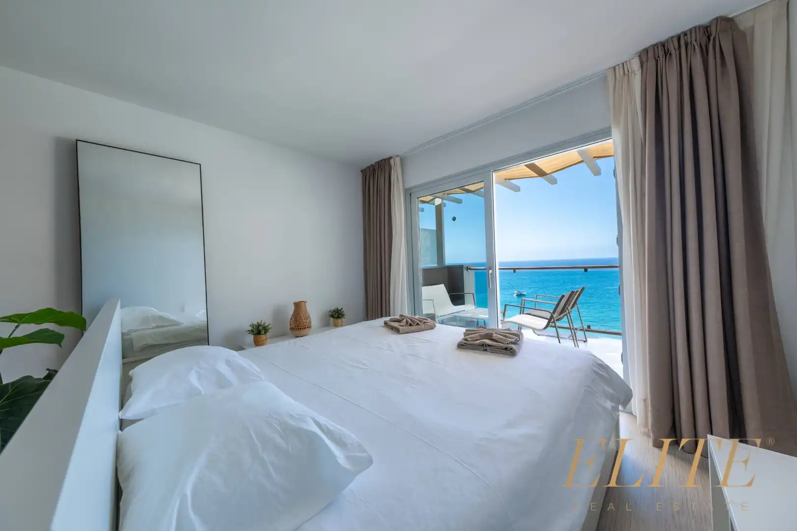 Schlafzimmer von Wohnungen zum Verkauf in Mogán mit Klimaanlage, Privatgarten und Terrasse