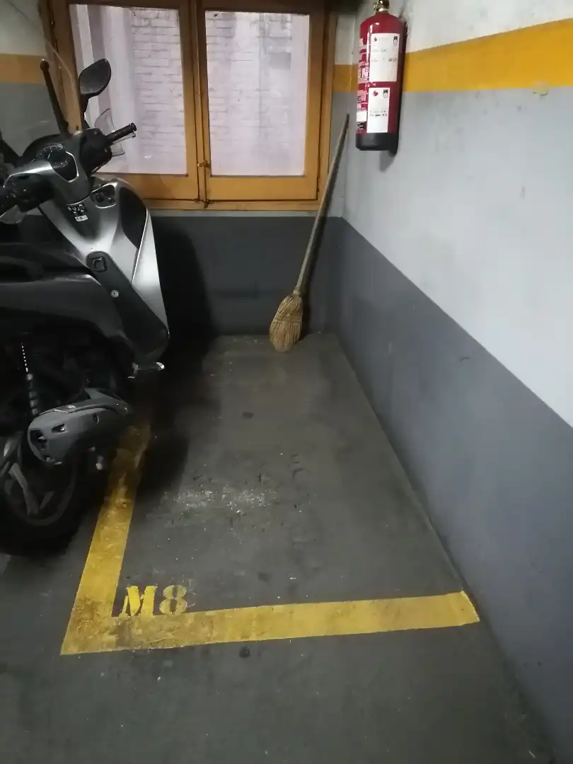 Moto in affitto a Carrer d'Ignasi Iglesias 7, imagen 3