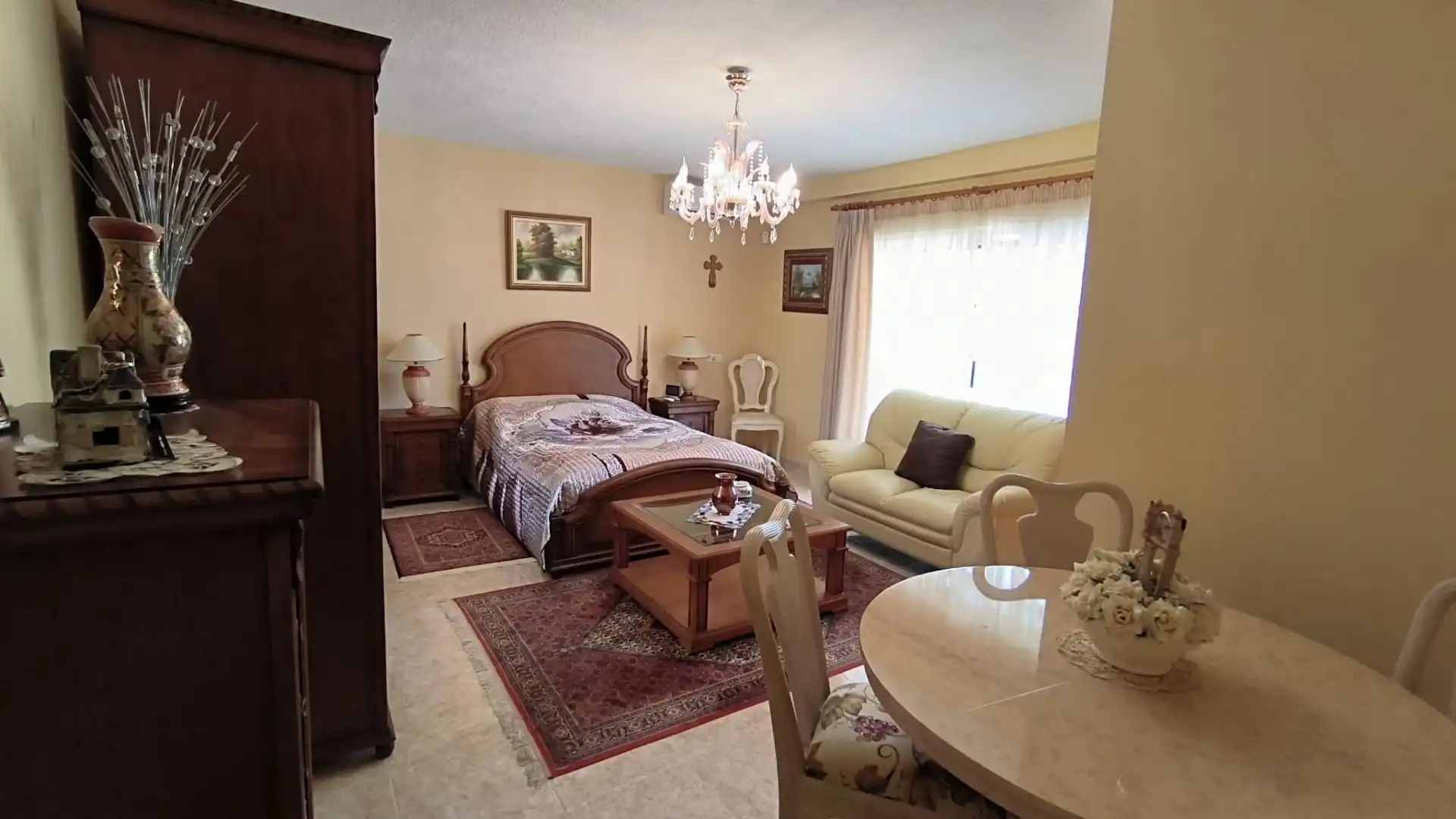 Sala d'estar de Casa o xalet en venda en L'Alfàs del Pi amb Aire condicionat, Calefacció i Jardí privat
