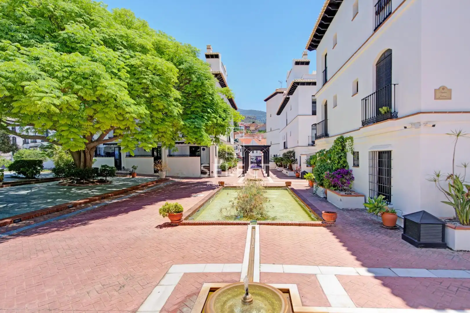 Außenansicht von Wohnungen zum Verkauf in Vélez de Benaudalla mit Klimaanlage, Privatgarten und Terrasse