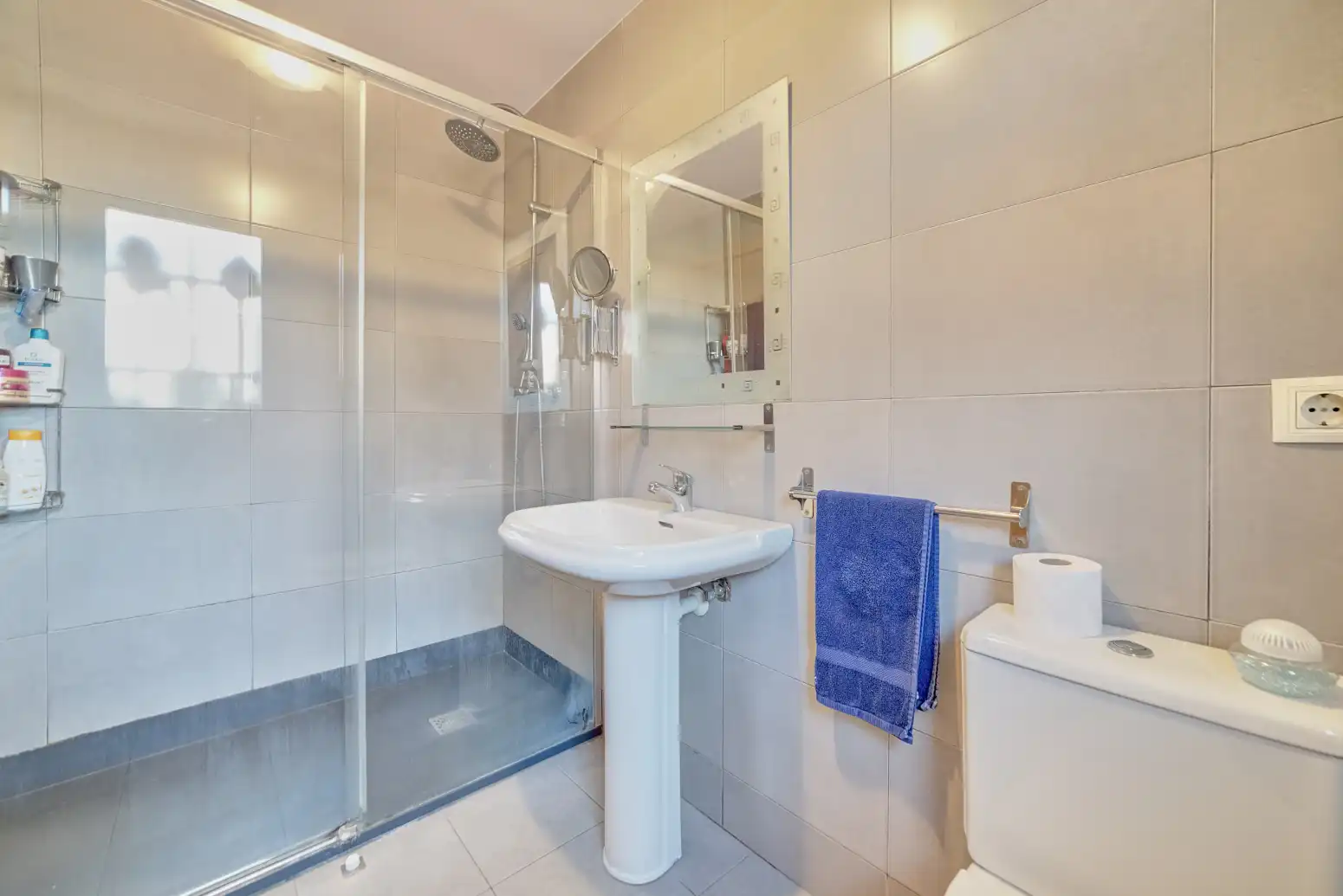 Bathroom of Detached homes for sale in Enériz / Eneritz  with Heating, Private garden and Parquet flooring