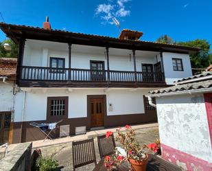 Vista exterior de Casa o xalet en venda en Sariego amb Terrassa, Traster i Moblat