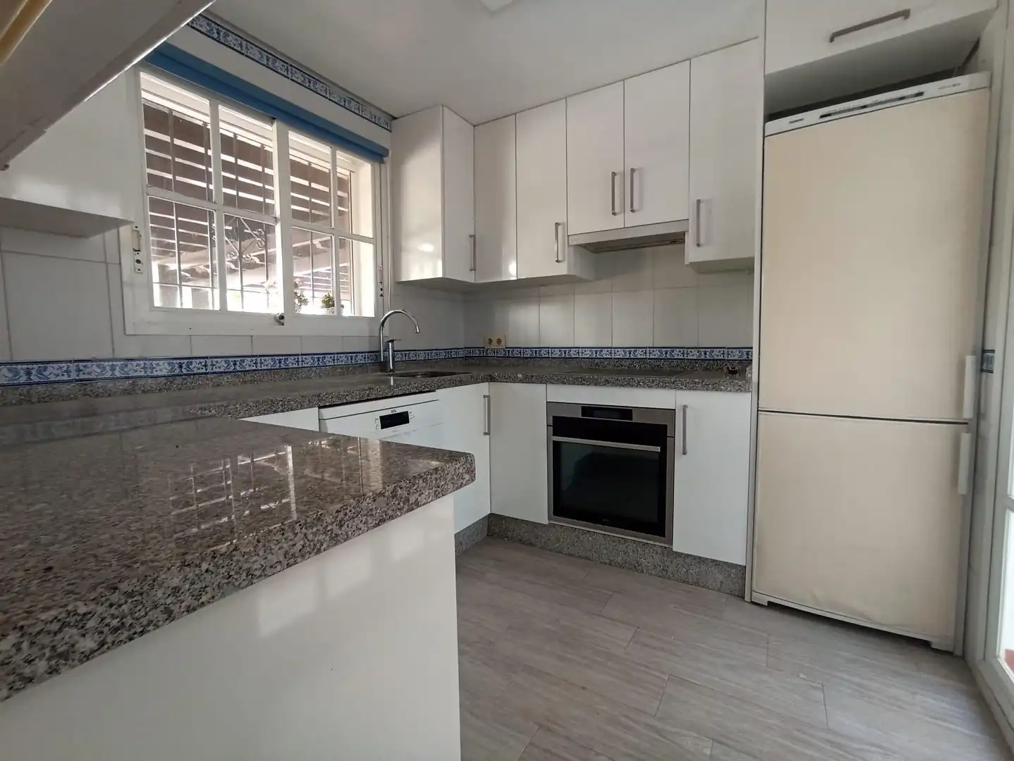 Terraced house with pool for sale in Manilva Pueblo, imagen 5