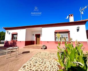 Vista exterior de Casa o xalet en venda en Almodóvar del Río amb Aire condicionat, Calefacció i Jardí privat