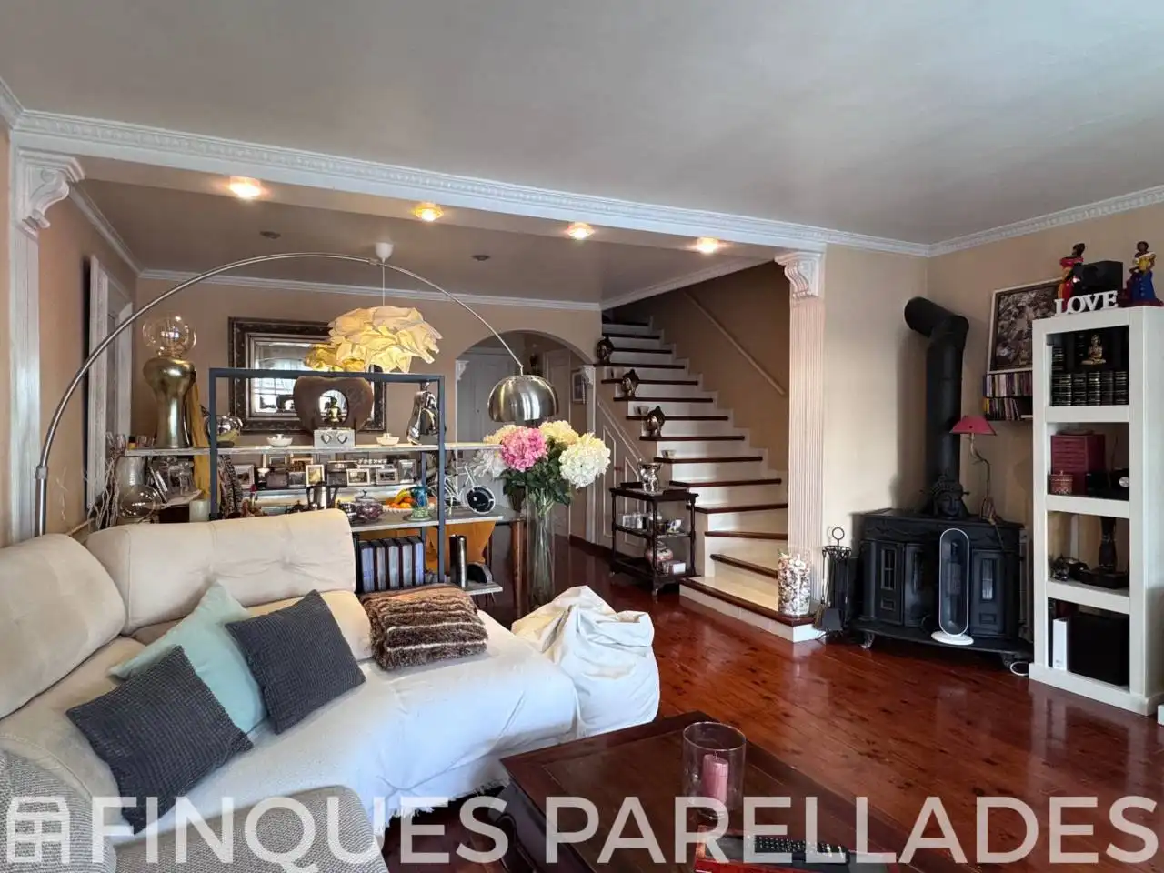 Sala d'estar de Casa adosada en venda en Sitges amb Aire condicionat, Calefacció i Jardí privat