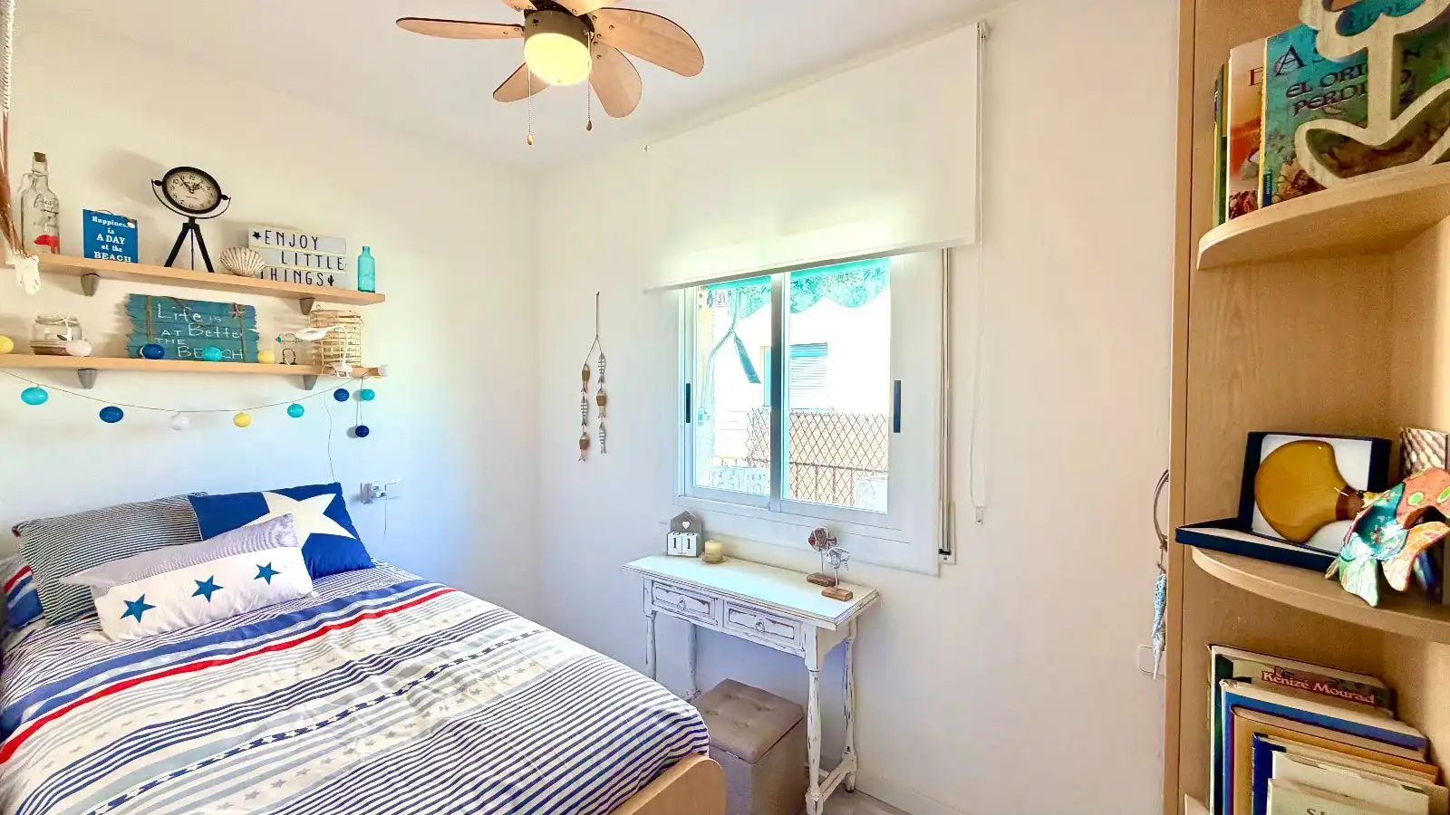 Schlafzimmer von Dachboden zum Verkauf in Cunit mit Klimaanlage, Terrasse und Möbliert