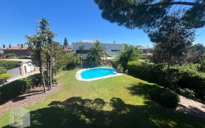 Jardí de Casa o xalet en venda en Pozuelo de Alarcón amb Aire condicionat, Terrassa i Piscina