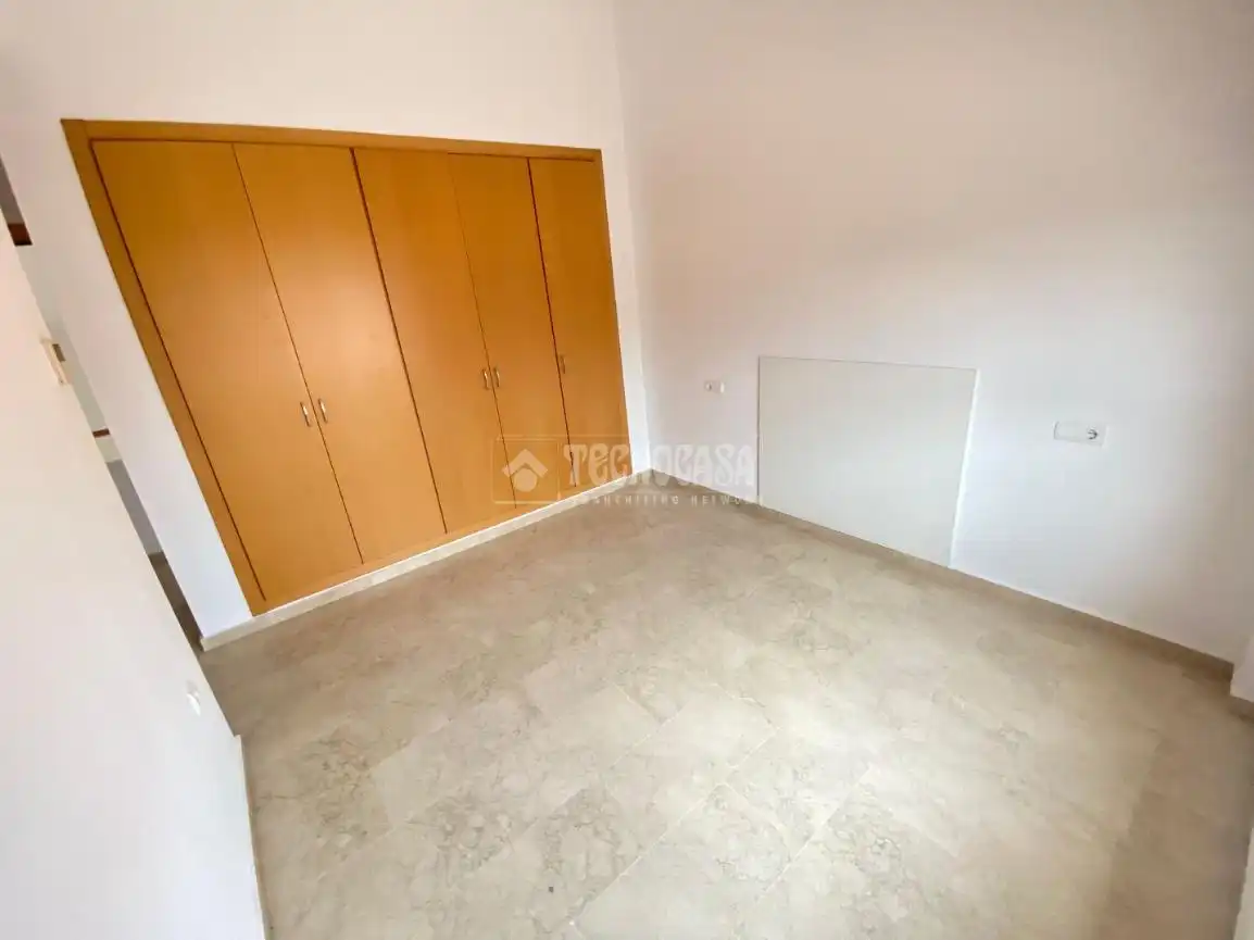 Habitación de Piso en venta en Sanlúcar la Mayor con Aire acondicionado y Amueblado