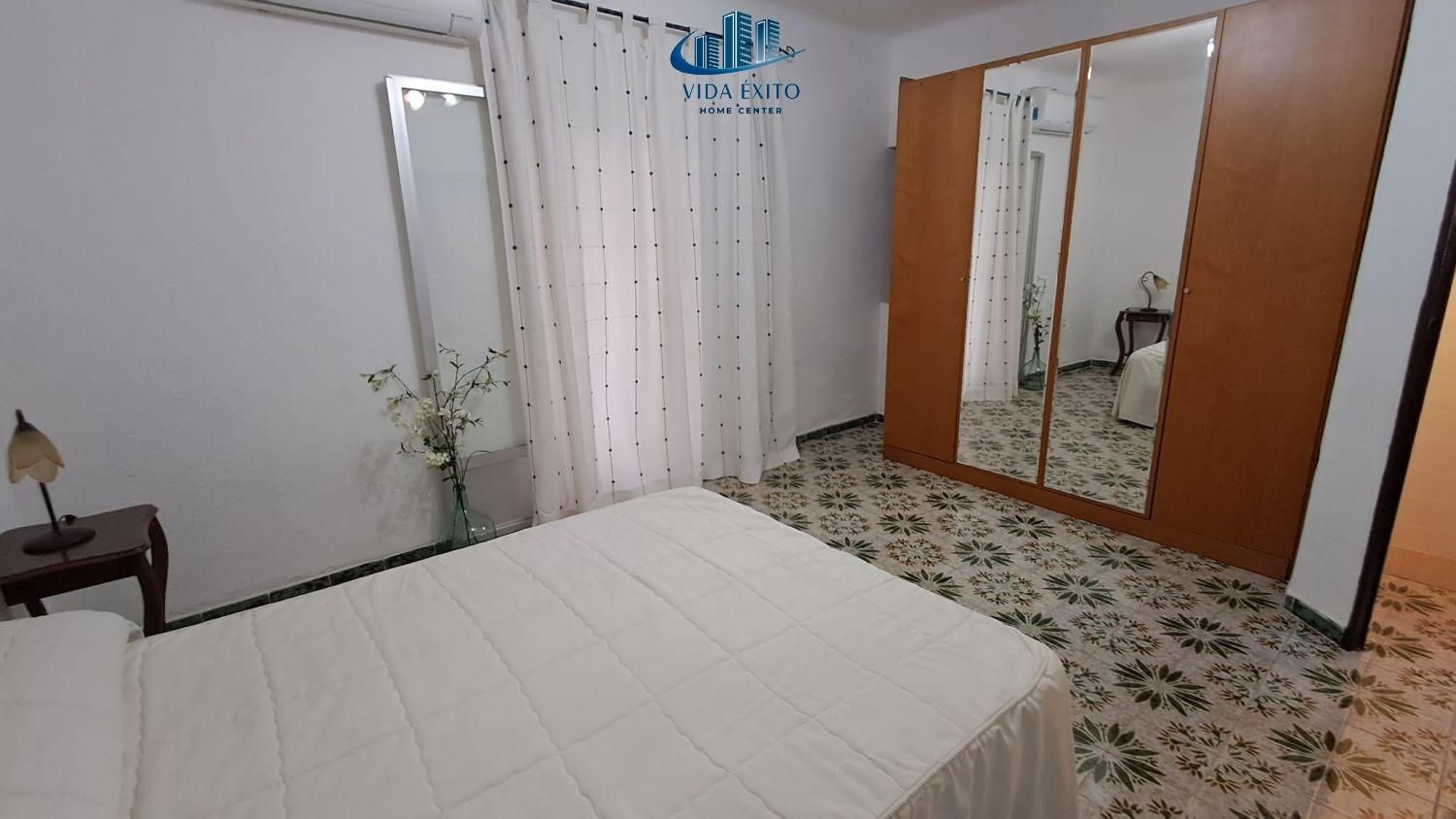 Dormitori de Casa o xalet en venda en  Jaén Capital amb Calefacció, Terrassa i Balcó
