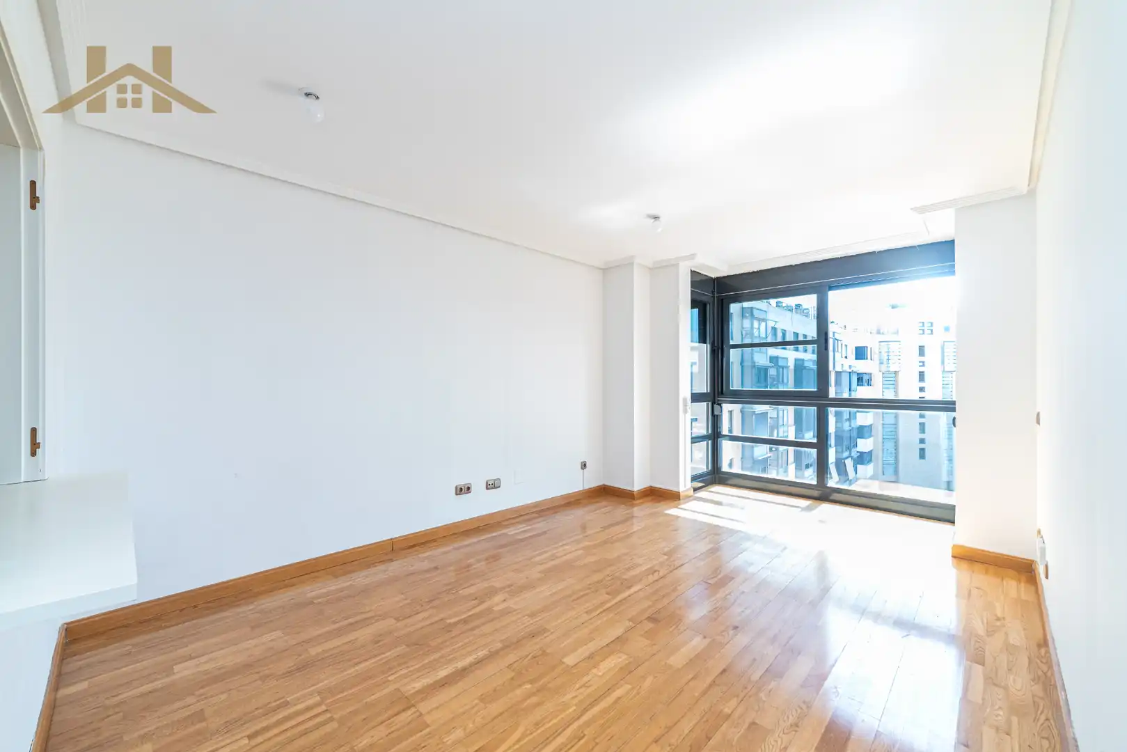 Living room of Flat for sale in Madrid  with Air Conditioner, Private garden and Storage room