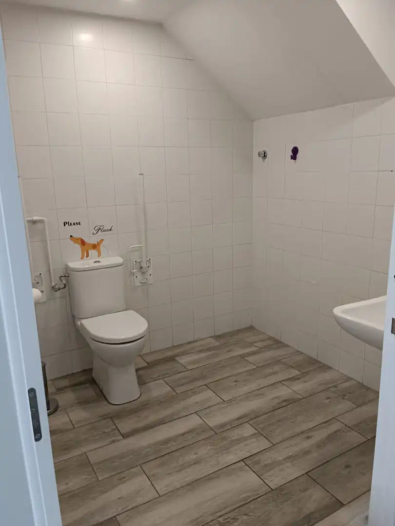 Baño de Nave industrial de alquiler en Arroyomolinos (Madrid) con Calefacción