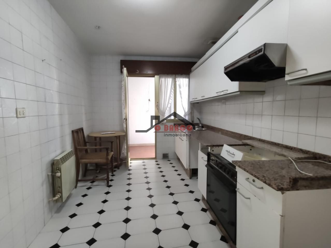Kitchen of Flat for sale in O Barco de Valdeorras    with Heating and Storage room