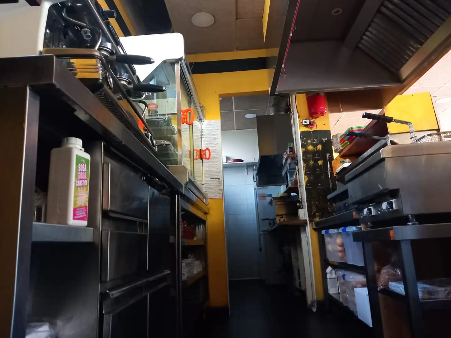 Cuina de Local en traspas en Lloret de Mar amb Aire condicionat, Calefacció i Terrassa
