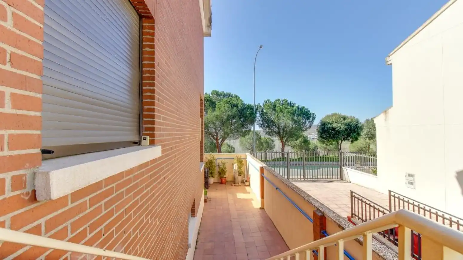 Terrasse von Einfamilien-Reihenhaus zum Verkauf in Salamanca mit Heizung, Privatgarten und Parkett